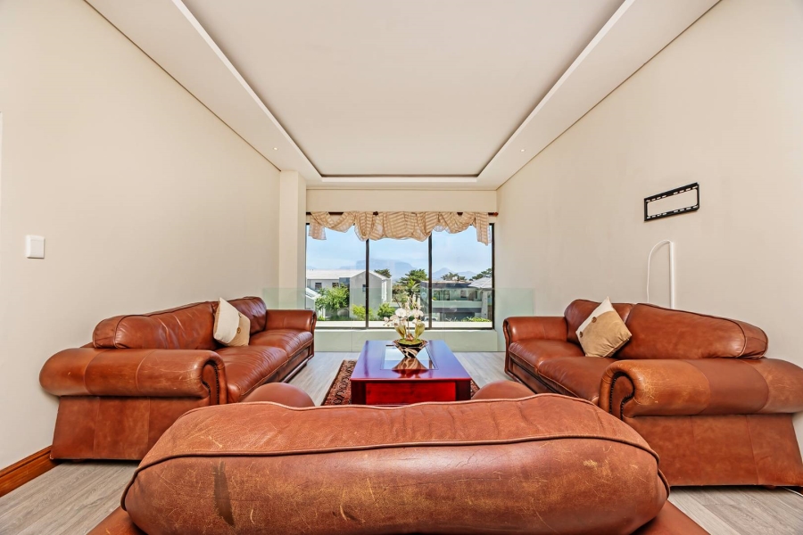 8 Bedroom Property for Sale in Baronetcy Estate Western Cape